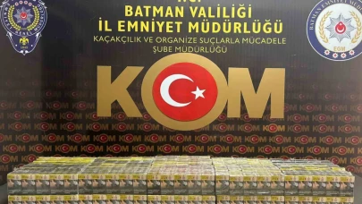 Bir otomobilde bin 300 paket kaçak sigara ele geçirildi