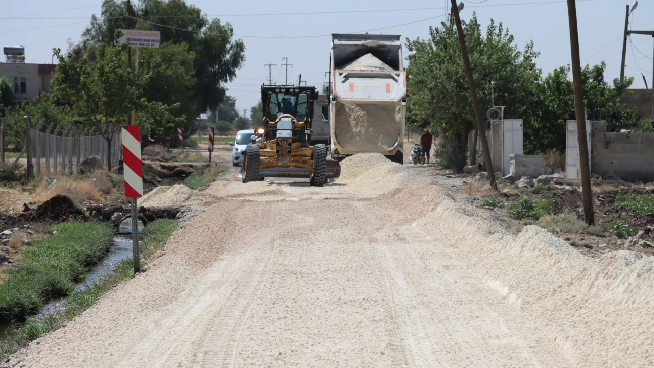 BÜYÜKŞEHİR, EYYÜBİYE’DE KIRSAL MAHALLE YOLLARINI YENİLİYOR