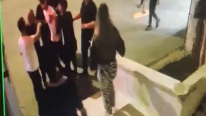 17 yaşındaki gencin bıçaklı saldırıya uğradığı anlar kamerada