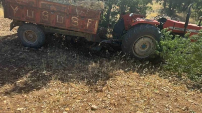 Devrilen traktörün altında kalan sürücü hayatını kaybetti