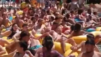 Aquaparkta İnsan Seline Dönüşen Manzara