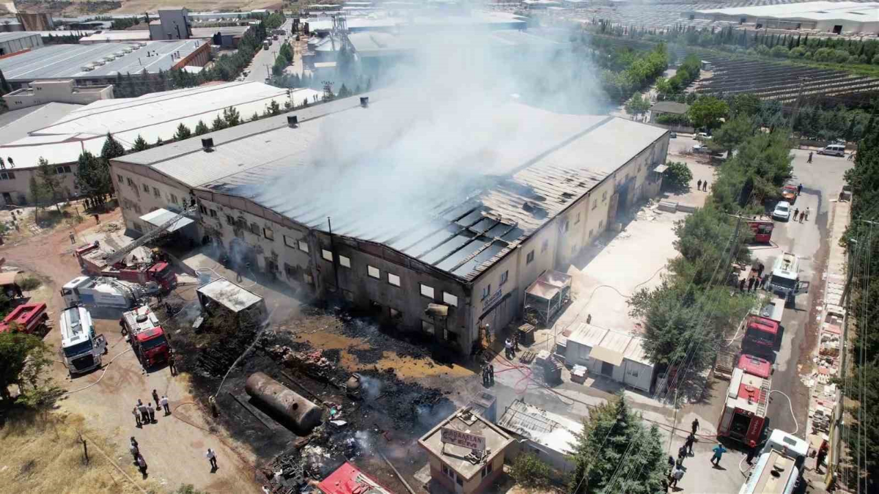 Fabrika yangını kontrol altına alındı