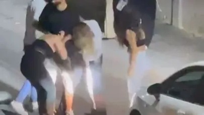 Sokak Ortasında Kız Kavgası