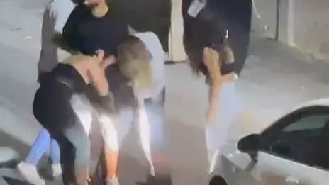 Sokak Ortasında Kız Kavgası