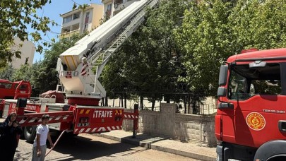 Klima ünitesinden çıkan yangında duman binayı kapladı, 4 kişi etkilendi