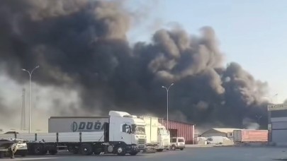 Yoğun dumana neden olan lastik yangını korkuttu