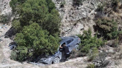 Virajı alamayan otomobil dere yatağına uçtu, yaralanan olmadı