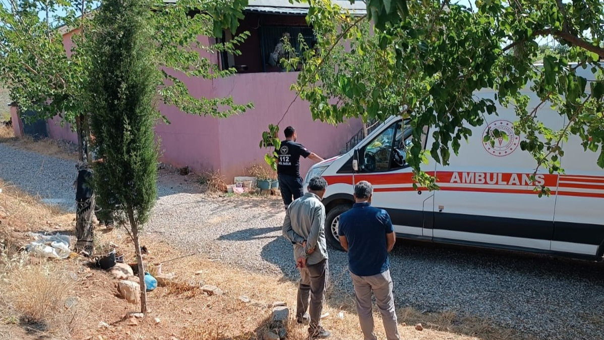 Eşini silahla vurarak öldürdü