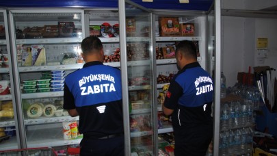 BÜYÜKŞEHİR ZABITASI, SAĞLIKSIZ ÜRÜNLERE GEÇİT VERMİYOR