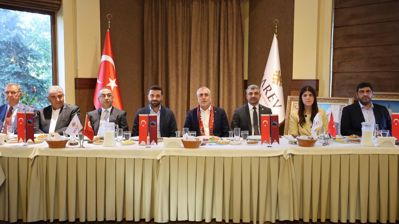 Hep gıpta etmeye mahkum muyuz!