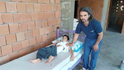 Bahçede oynayan 8 yaşındaki çocuk, yorgun mermi ile yaralandı