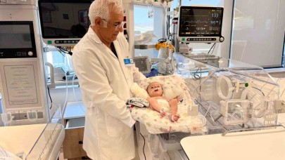 Bebeğe nefes aldıran ameliyat: Sol burun deliği olmayan bebek artık daha rahat nefes alacak