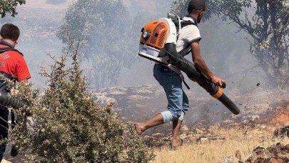 Ağaçlık alanda çıkan yangında çiftçilerin amansız mücadelesi takdir topladı