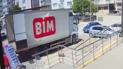 BİM’de feci kaza: Market personeli taşıdığı yükle kamyon arasında sıkıştı