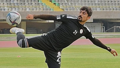 Karaköprü'nün eski golcüsü rakibe imza attı