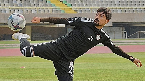 Karaköprü'nün eski golcüsü rakibe imza attı