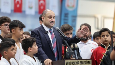 BÜYÜKŞEHİR BELEDİYESİ, 2025 YAZ SPOR OKULLARI SEZONUNU COŞKUYLA AÇTI