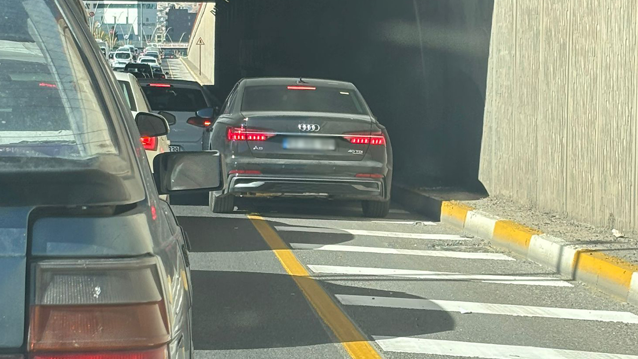 Şanlıurfa'da Trafikten Kaçmak İçin Can Kurtaran Şeridini Kullandı