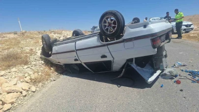 Şanlıurfa'da Düz Yolda Lastiği Kopan Otomobil Takla Attı