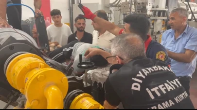 Elini levha kesme makinesine kaptıran işçi yaralandı