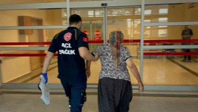 Yılanın ısırdığı kadın hastaneye kaldırıldı