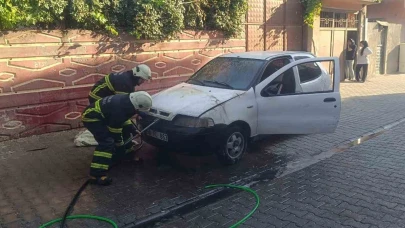 Park halindeki otomobil alev aldı
