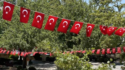 Siverek ay yıldızlı bayraklarla donatıldı
