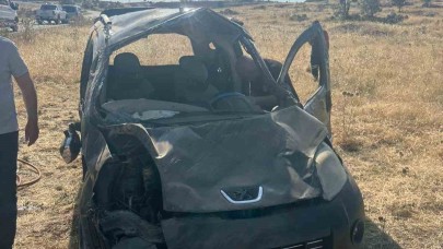 Hafif ticari araç takla attı: 4 yaralı