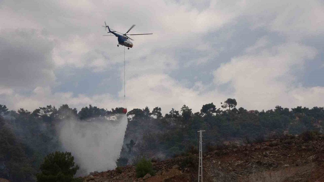 Orman yangınına helikopterle müdahale edildi