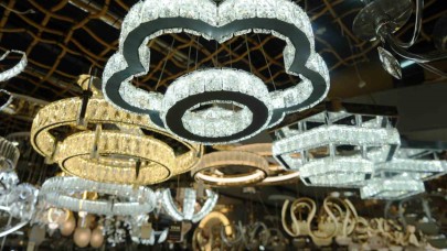 Eski avizeler teknolojiye yenildi: Yeni evlenen çiftler LED avizeleri tercih ediyor