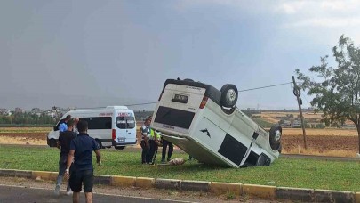Takla atan minibüsten yara almadan kurtuldu