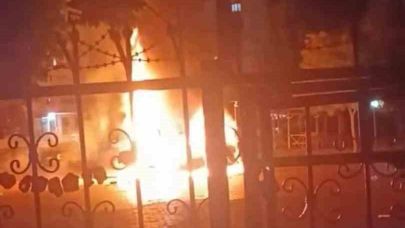 Bir şahıs önce aracını sonra kendini yaktı