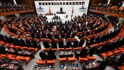 Meclis Tatilde Ama Kulislere Ara Yok!