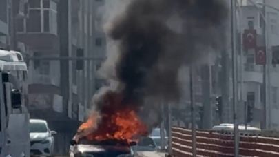 Seyir halindeki otomobil alevlere teslim oldu