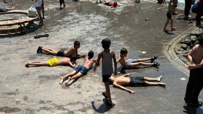 Çocuklar Soluğu Süs Havuzunda Aldı