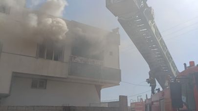 Alevler Müstakil Evi Sardı, Mahalle Sokağa Döküldü