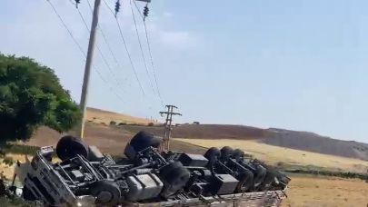 Devrilen kamyonun sürücüsü yaralandı