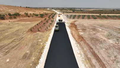BİRECİK'İN EN BÜYÜK MAHALLERİNDEN KURAL'A SICAK ASFALT YAPILIYOR