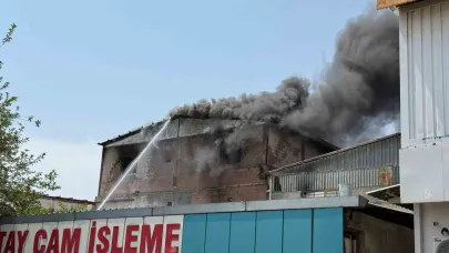 Sanayi sitesinde bulunan kereste deposunda yangın çıktı