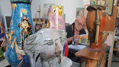 Çocukken ailesine destek olmak için başladı, ressam oldu