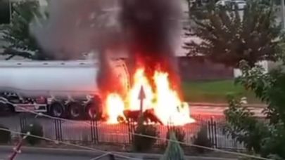 Alevlere teslim olan otomobil patladı