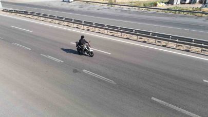 Otobüs fiyatları fazla geldi, motoruyla günlük 270 kilometre yol yapıyor
