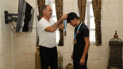 Başkan, başarılı sporcuyu onurlandırdı