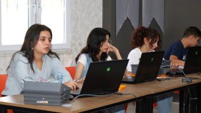 KARAKÖPRÜ BELEDİYESİNDEN ÇOCUKLAR VE GENÇLER İÇİN ROBOTİK KODLAMA EĞİTİMİ