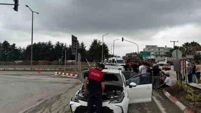 İki otomobil çarpıştı: 2 yaralı