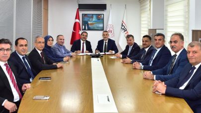 Şanlıurfa’ya Dev Gençlik Yatırımı: Eyyübiye’de 20 Saha İçin İmzalar Atıldı