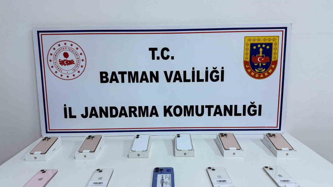 Takibe alınan şahsın üzerinde bir milyon değerinde kaçak cep telefonu ele geçirildi