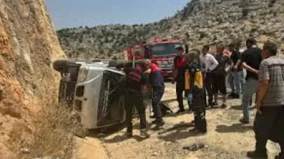 Şarampole devrilen kamyonetin sürücüsü yaralandı