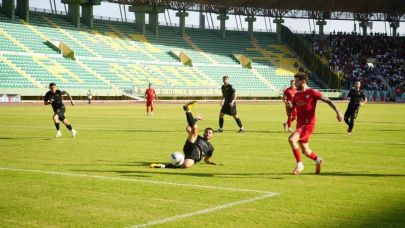 Vedasını Kürtçe yaptı