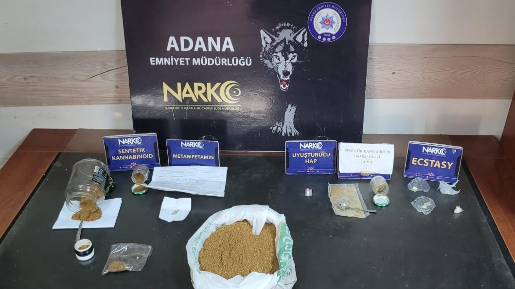 Ev tipi seraya uyuşturucu baskını: 8 tutuklama